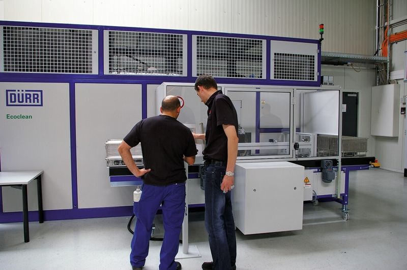 Die Hinterlegung unterschiedlicher Reinigungsprogramme in der Anlagensteuerung ermöglicht die teilespezifische Anpassung des Reinigungsprozesses. (Bild: Dürr Ecoclean)