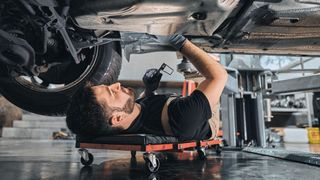 Die Fahrzeugreparatur wird immer teurer. Egal ob Gebraucht- oder Neuwagen, die Preise für die Komponenten steigen.  (Bild: © HBS – adobe.stock.com)