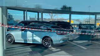 Die aktuellen Verschärfungen verunsichern die Kunden erneut. Die Öffnung der Verkaufsflächen durch die Terminvereinbarung hatte gerade erst zu einer leichten Erholung bei den Autohäusern geführt.   (Bild: Pfaff/»kfz-betrieb«)