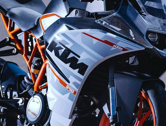 Seit Dezember stehen bem Motorradhersteller KTM in Österreich die Bänder still. Nun sieht es so aus, also ob das insolvente Traditionsunternehmen bald wieder Gas geben könnte ...(Bild:  KTM)