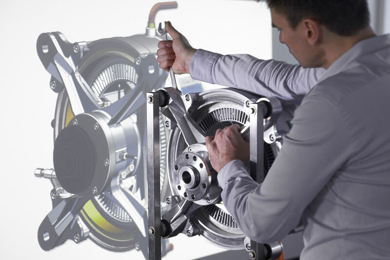 Um den Motor zu realisieren, haben die Siemens-Experten alle Komponenten bisheriger Motoren auf den Prüfstand gestellt und bis ans technische Limit optimiert. Mit Hilfe neuer Simulationstechniken und ausgeklügeltem Leichtbau erreicht der Antrieb ein einzigartiges Leistungsgewicht von 5 kW pro Kilogramm. (Bild: Siemens)