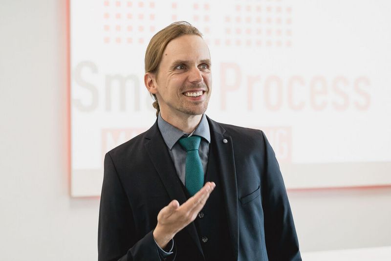 Moderator Dominik Stephan Redakteur bei der Process (Bild: Stefan Bausewein)