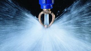 Abseits jeglicher Vorschriften ist die Installation von Sprinklern zur Brandbekämpfung auf jeden Fall eine sinnvolle Investition. In der Regel müssen sie jedes Halbjahr einmal inspiziert werden. (Bild: FM Global)