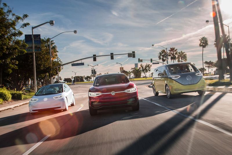Elektroautos werden schon bald in Europa, China und USA den Neuwagenmarkt dominieren.(Bild:  Ingo Barenschee/VW)