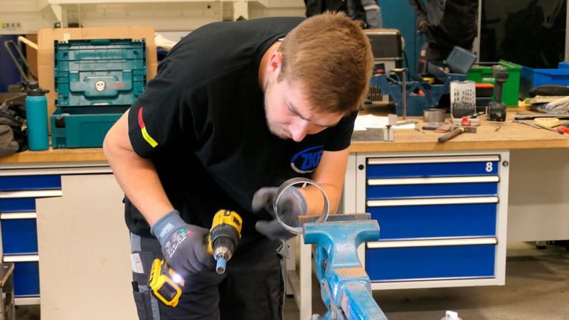 Konzentriert bei der Arbeit (Bild: Wenz - VCG)