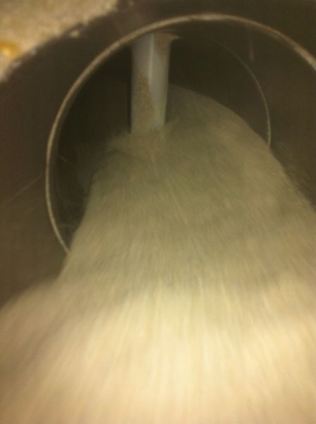 The change in capacity corresponds to the filling level of the bulk solid. (Picture: UWT)