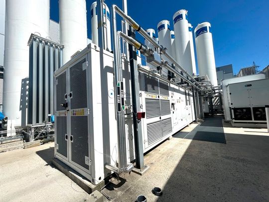 Linde unterstützt mit dieser neuen Anlage den Halbleiterhersteller Infineon Austria in Villach in Sachen umweltschonende Produktion ...(Bild:  Linde)