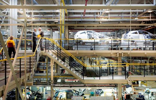 Vitesco Technologies arbeitet jetzt in Sachen Lieferkette eng mit DHL zusammen. Das betrifft alle Standorte. Rund 100.000 Transportbewegungen würden so viel effizienter, transparenter und klimaschonender abgewickelt.(Bild:  DHL)