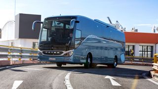 Der starke Preisanstieg insbesondere beim Diesel macht der Busbranche zu schaffen. (Bild: Daimler Truck)