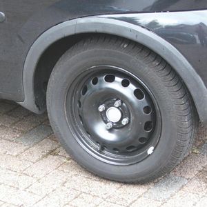 Wenn Alufelgen im Vertrag stehen und der Wagen auf Stahlfelgen zurückkommt, dann wird es teuer.