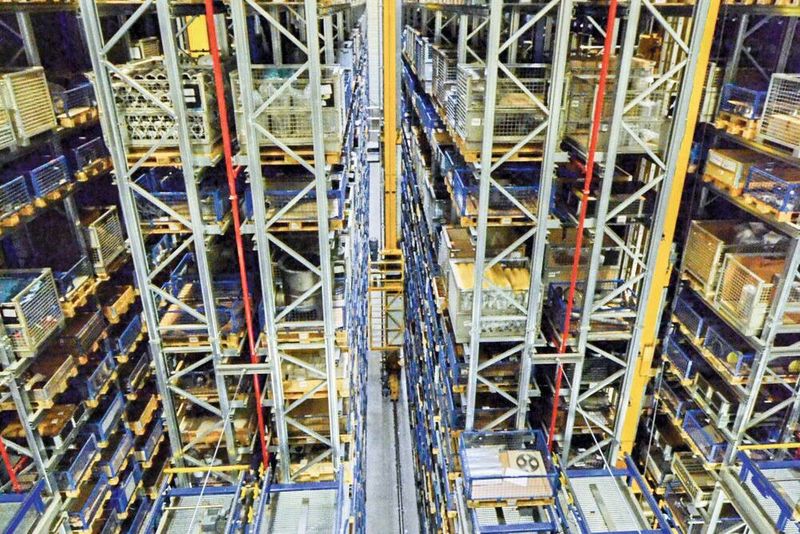 Mit dem Retrofit schafft Boll & Kirch die Voraussetzung für einen stabilen und zukunftssicheren Betrieb seiner zentralen Produktionslogistik.(Bild:  Boll & Kirch)