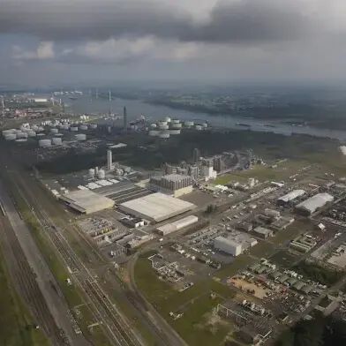 Am Standort Lillo im Hafen von Antwerpen will Ineos 30 Millionen Euro investieren.(Bild:  Ineos)