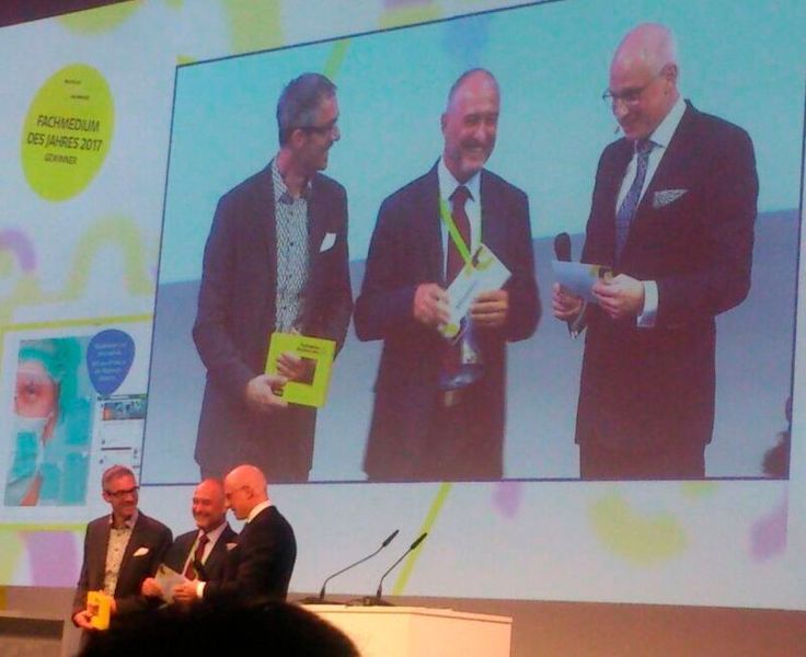 Group Publisher Hans-Jürgen Kuntze (Mitte): „Der Relaunch 2016 hat uns zur Teilnahme am Wettbewerb motiviert.“ (Schäfer / Devicemed)