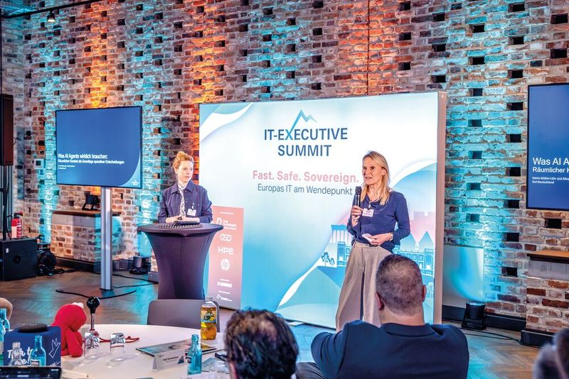Alina Krämer, Spatial Data Scientist, und Katrin Müller-Lühr, Chief Customer Officer bei Esri Deutschland (Bild: Vogel IT-Medien)