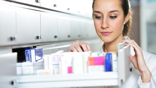 pharmacist-istock-177046968 (Zetes GmbH)