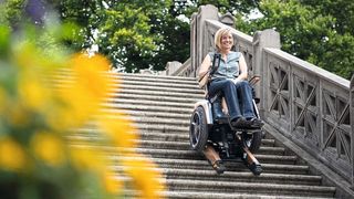 To give people with limited mobility the opportunity to live independently and flexibly is the mission of the young Swiss company Scewo, which has developed the stair-climbing electric wheelchair. (Image:Scewo)
