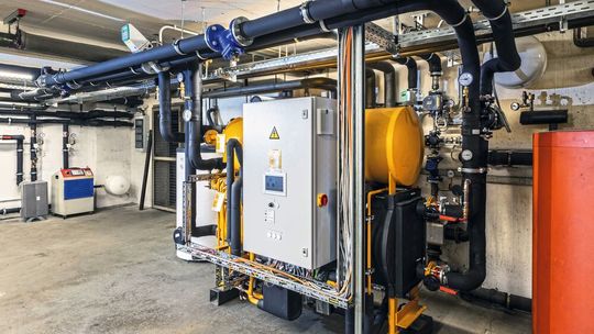 Die Absorptionskälteanlage Biene eingebaut bei Zecher (Bild:  W. Baelz & Sohn)