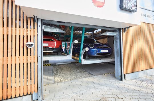 The car paternoster is designed for vehicles with a height of up to 1.74 meters and a width of up to 2.20 meters.(Image: Vepa Vertical Parking)