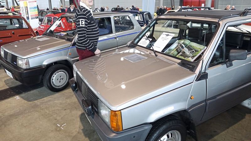 Kleine Wagen, kleine Sorgen? Fahrzeuge wie Fiats Panda stellen einen relativ leichten Einstieg ins Oldimerhobby dar. (Bild: Dominsky –  »kfz-betrieb«)