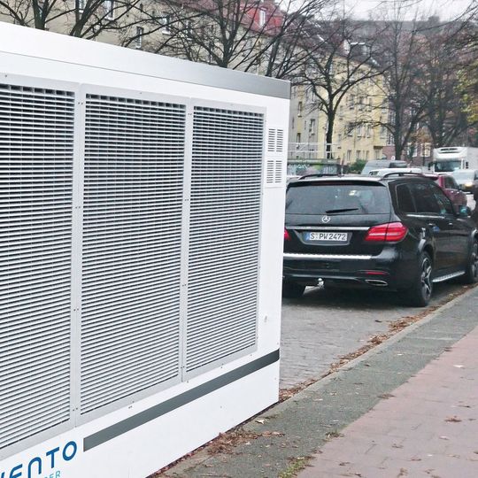 Mit großen Filtern entlang belasteter Straßen will Kiel die NOx-Belastung senken.(Bild:  Purevento)