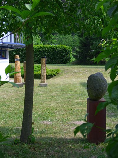 ...bietet der Belegschaft nicht nur entspannende Pausenatmosphäre, sondern einem Sohn auch die Möglichkeit zur Präsentation seiner interessanten Steinkunst. (Archiv: Vogel Business Media)