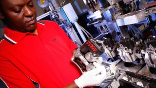 TRW kam als erster Hersteller mit der Elektrischen Parkbremse EPB auf den Markt. Nun lief die 10 Millionste EPB im Werk Koblenz vom Band. Bild: TRW Automotive (Archiv: Vogel Business Media)