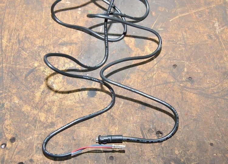 Ein Microtaster dient zum manuellen An-/Ausschalten der Anlage und zeigt mittels LED zugleich den Funktionsstatus an. (Foto: Dominsky)