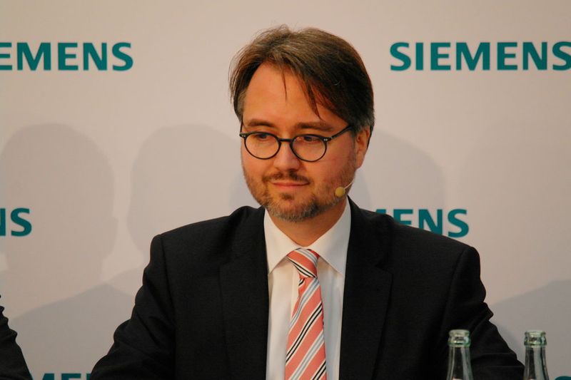 Dr. Ralf Michael Wagner, COO Leiter des Geschäftsbereiches Plat Data Services bei Siemens: „Die offene Siemens-Cloud für die Industrie, die Plattform Mindsphere, ermöglicht es OEMs und Applikationsentwicklern über offene Schnittstellen auf die Plattform zuzugreifen und sie für eigene Dienstleistungen und Analysen zu nutzen.“ (Bild: Reinhold Schäfer)