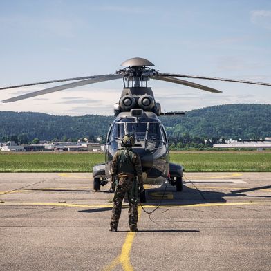 Dans le laboratoire volant : une nouvelle méthode permet une analyse plus précise des sources radioactives depuis les airs. (Image :Institut Paul Scherrer (PSI) / Markus Fischer)