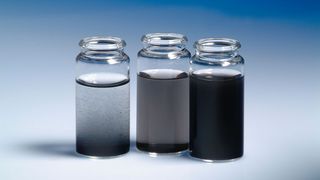 Mit Kunststoffen vermischt können diese oberflächenmodifizierten Kohlenstoff-Nanoröhren beispielsweise den Blitzschutz von Flugzeugen verbessern.  (Bild: Fraunhofer IFAM)