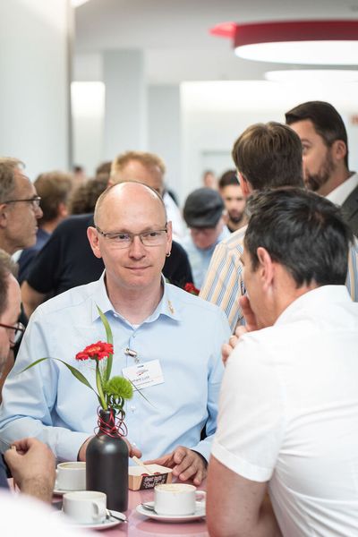 Anwenderkongress Steckverbinder 2023: Tag 1 mit Basisseminaren, Podiumsdiskussion und Posterslam. (Bild: Stefan Bausewein)