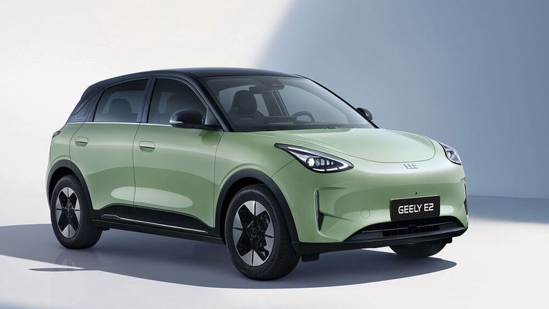 Die Auslieferungen des Geely E2 sollen Ende Septmber starten. (Bild:  Geely)