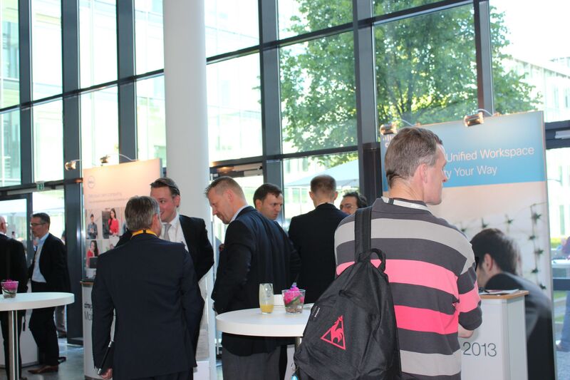Im Foyer der Wappenhalle in München präsentierten sich zahlreiche Aussteller mit ihren Lösungen. (Vogel IT-Medien)