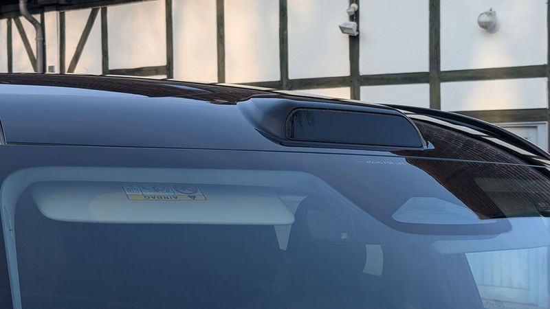 Der Lidar-Sensor ist in die Dachlinie integriert. (Bild: Mauritz – VCG)