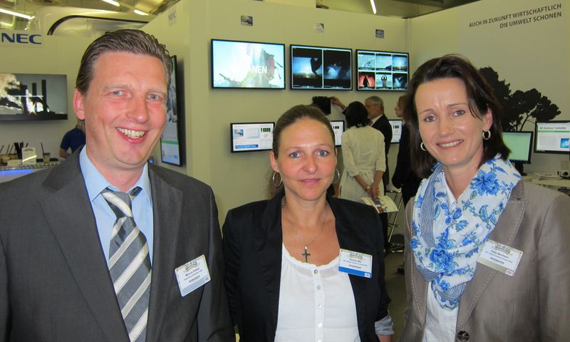 (v. l.) Marcus Dreßler, Ingram Micro, Daniela Mey und Katja Neumann, NEC		 (IT-BUSINESS)