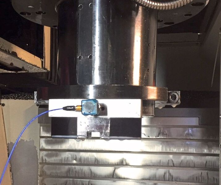 Klein mit großer Wirkung: Der digitale Sensor unterstützt die CNC-Maschine beim Erzielen bester Ergebnisse. (Bild: Mittelstand4.0-Kompetenzzentrum Ilmenau)