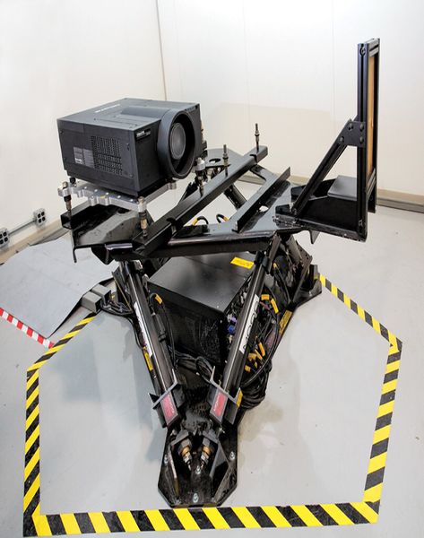 Prüfung eines kommerziellen Projektors unter Einbeziehung von Stratasys-3D-Druckbauteilen. (Bild: Stratasys)