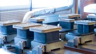 Schmalz bietet für die Maschinen des italienischen Herstellers Biesse ein Portfolio an Spannmitteln an. (Bild: J. Schmalz GmbH)