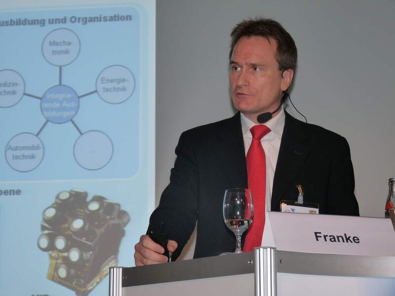 Prof. Franke, FAPS: „Mechatronische Produkte entstehen erst in der Montage.“ (Archiv: Vogel Business Media)