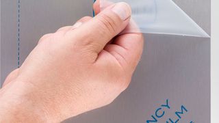 Alles im Blick mit der hochtransparenten Laserschutzfolie von Polifilm Protection. (Polifilm)