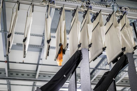 Artikelabgabe bei voller Fahrt: Was bisher noch kein Pharmalager gesehen hatte, hat Knapp in Litauen in 15 Monaten umgesetzt.(Bild:  Knapp)