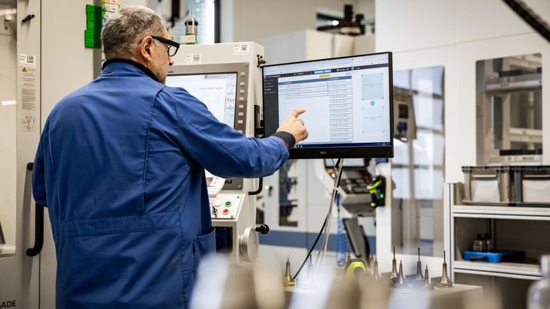 Evomecs erweitert seine Software-Plattform für die spanabhebende Fertigung um einen neuen „Batch-Modus“ für die Serienfertigung.(Bild:  Evomecs)