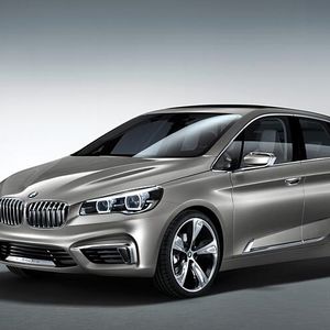 Ein Van von BMW und dann auch noch mit Frontantrieb – jedenfalls teilweise. Das Konzeptfahrzeug Active Tourer ist auf dem Pariser Automobilsalon 2012 erstmals zu sehen. Der Van soll im Revier von Daimlers B-Klasse oder dem Volkswagen Golf Plus angesiedelt sein. Der Plug-in-Hybrid ...