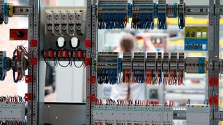 Schneider Electric und Mangelberger Elektrotechnik haben ein Pilotprojekt gestartet, um das Potenzial einer Industrie 4.0-Strategie bei Mangelberger in noch größerem Umfang auszuschöpfen. (Die Mangelberger Elektrotechnik)