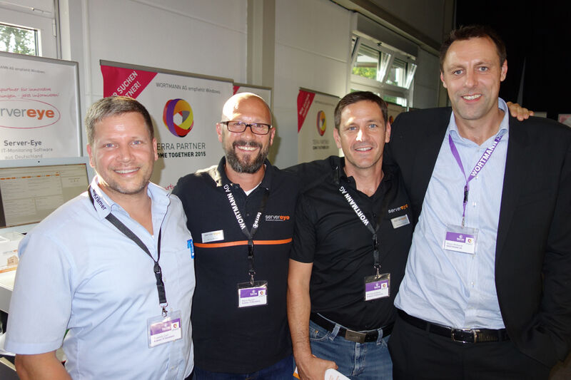 (v. l.) Dominik Carl, Mario Reuter und Michael Krämer, Krämer IT Solutions, mit Robin Wittland, Wortmann (Bild: IT-BUSINESS)