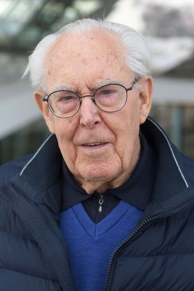 Auch renommierte Weggefährten wie Walter Röhrl und Hans-Joachim Stuck hoben seine Ruhe, Besonnenheit und seinen außergewöhnlichen Teamgeist hervor. (Bild: Porsche)