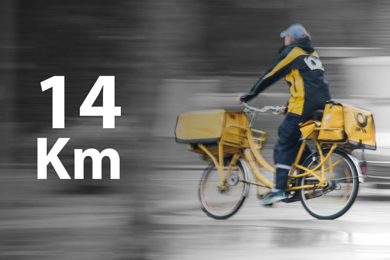 ...Wegstrecke und 500 Höhenmeter legt ein Paketbote im Schnitt pro Schicht zurück. Auf so einer Tour stellt er durchschnittlich 200 Pakete zu. (gemeinfrei)