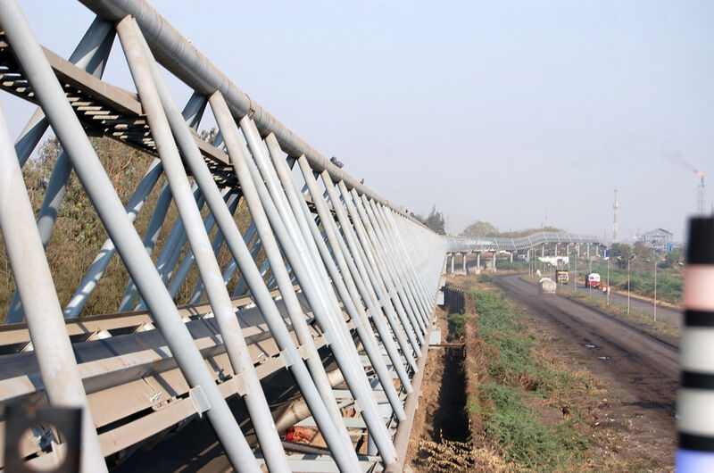 Fig. 1: Conveyor Dynamics was awarded the basic engineering design of the elevated Silo Conveyors which connect the Dahej Port to a wagon loading silo. (Picture: Conveyor Dynamics)