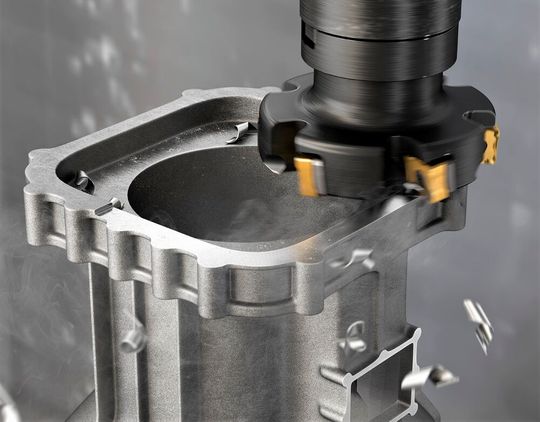 Mit dem Coromill MF80 hat Sandvik Coromant einen Plan- und Eckfräser neu im Programm, der für sehr gute Oberflächen sorgt und dabei auch dünnwandige Bauteile geometrieschonend in Form bringt.(Bild:  Sandvik Coromant)