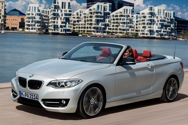 Auf Rang drei folgt das BMW 2er Cabrio, für das sich seit Januar immerhin 4.835 Autokäufer entschieden haben. Sie zahlten dafür mindestens 32.200 Euro, deutlich mehr als für das Coupé in der Basis fällig werden. Vielleicht ein Grund, warum lediglich 17 Prozent der 2er-Käufer die offene Version wählten. (BMW)